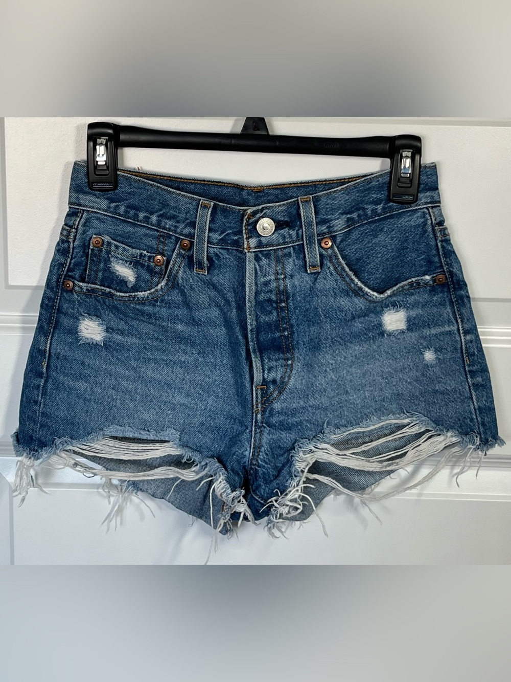 Levi’s 501 Distressed Cutoff Jean Shorts W25 Raw Hem Button Fly - Picture 2 of 8